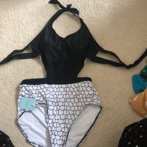 NWT cupshe Black on piece size small